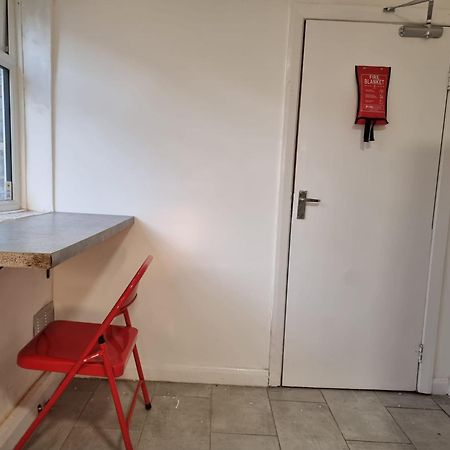 Easy Rooms, London Luton Airport -24 Hour Check-In Exteriör bild