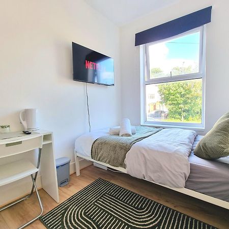 Easy Rooms, London Luton Airport -24 Hour Check-In Exteriör bild